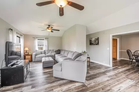 Living - 770 Donna Ave, Aurora, IL 60505 photo 1 of 8
