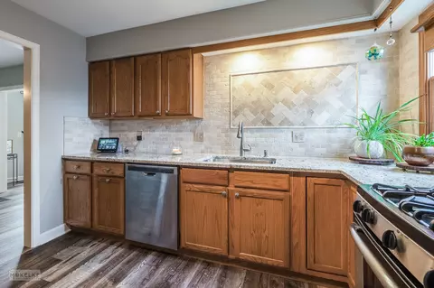 Kitchen - 770 Donna Ave, Aurora, IL 60505 photo 3 of 4