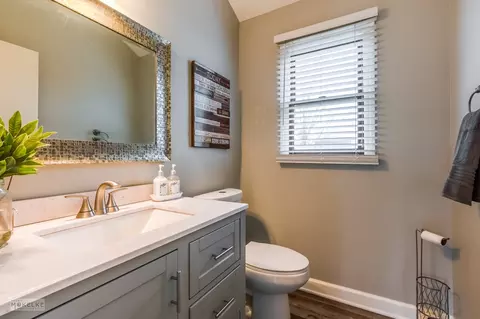 Bath - 770 Donna Ave, Aurora, IL 60505 photo 1 of 4