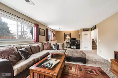 Living - 770 Donna Ave, Aurora, IL 60505 photo 7 of 8