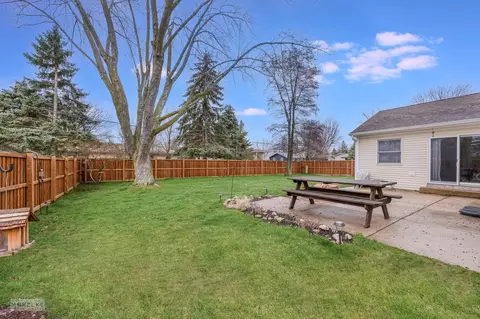 Exterior - 770 Donna Ave, Aurora, IL 60505 photo 4 of 6