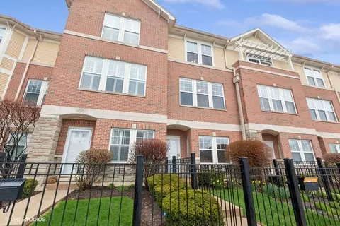 361 W Wesley St #10, Wheaton, IL 60187