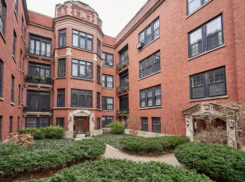 2918 N Pine Grove Ave #1, Chicago, IL 60657