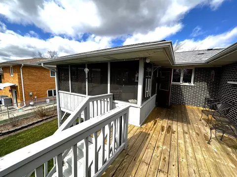 Exterior - 15257 Pine Dr, Oak Forest, IL 60452 photo 5 of 7