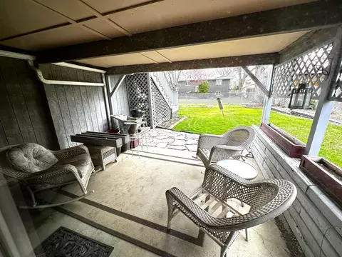 Living - 15257 Pine Dr, Oak Forest, IL 60452 photo 5 of 5