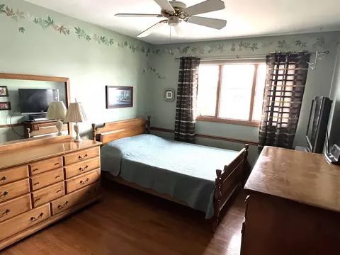 Bedroom - 15257 Pine Dr, Oak Forest, IL 60452 photo 5 of 5