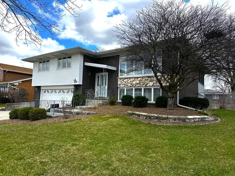 Exterior - 15257 Pine Dr, Oak Forest, IL 60452 photo 2 of 7