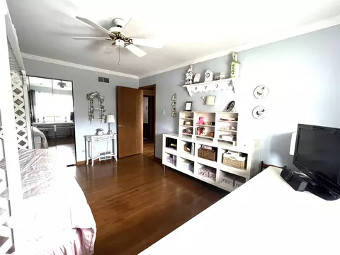 Bedroom - 15257 Pine Dr, Oak Forest, IL 60452 photo 4 of 5