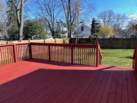 Exterior - 665 Keep Ave, Elgin, IL 60120 photo 5 of 11