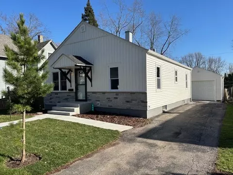 Exterior - 665 Keep Ave, Elgin, IL 60120 photo 2 of 11