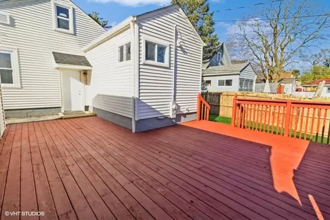 Exterior - 665 Keep Ave, Elgin, IL 60120 photo 3 of 11