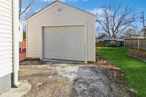 Exterior - 665 Keep Ave, Elgin, IL 60120 photo 7 of 11
