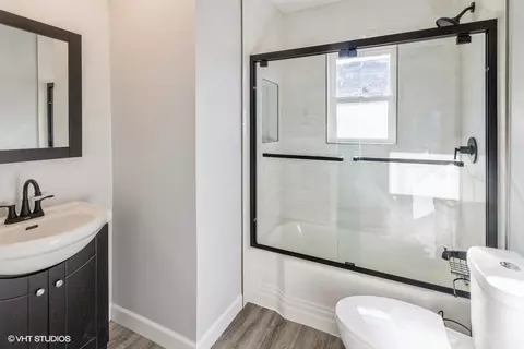 Bath - 665 Keep Ave, Elgin, IL 60120 photo 1 of 2