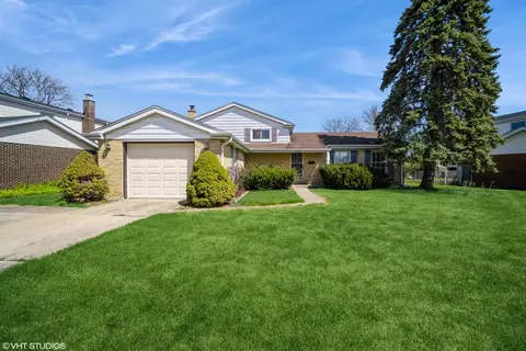 1929 N Shenandoah Dr, Arlington Heights, IL 60004