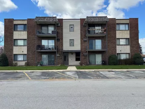 5724 111th St #2B, Chicago Ridge, IL 60415