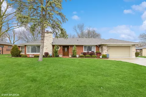 16 W638 Red Oak Ave, Bensenville, IL 60106
