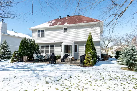 Exterior - 731 Hackberry Ln, Algonquin, IL 60102 photo 8 of 10
