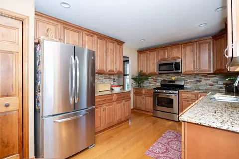 Kitchen - 731 Hackberry Ln, Algonquin, IL 60102 photo 3 of 6