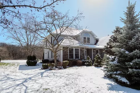 Exterior - 731 Hackberry Ln, Algonquin, IL 60102 photo 3 of 10