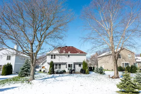 Exterior - 731 Hackberry Ln, Algonquin, IL 60102 photo 7 of 10