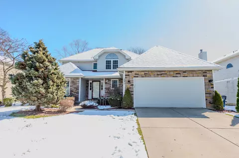 731 Hackberry Ln, Algonquin, IL 60102