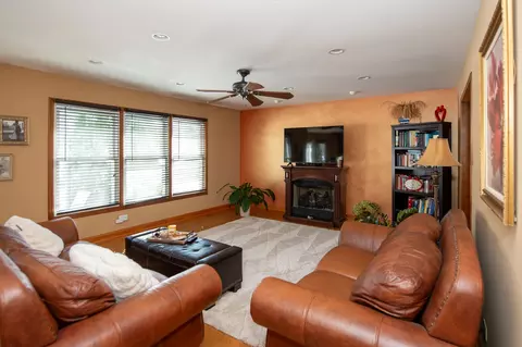 Living - 731 Hackberry Ln, Algonquin, IL 60102 photo 1 of 4