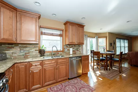 Kitchen - 731 Hackberry Ln, Algonquin, IL 60102 photo 5 of 6