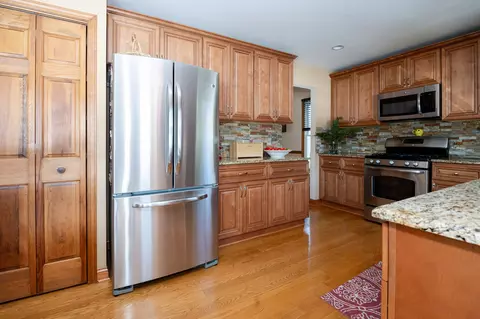 Kitchen - 731 Hackberry Ln, Algonquin, IL 60102 photo 4 of 6