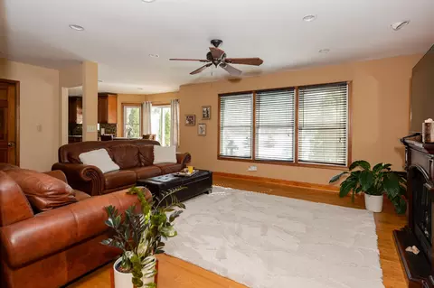 Living - 731 Hackberry Ln, Algonquin, IL 60102 photo 4 of 4