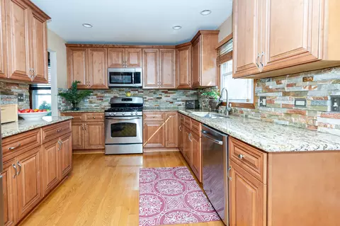 Kitchen - 731 Hackberry Ln, Algonquin, IL 60102 photo 6 of 6
