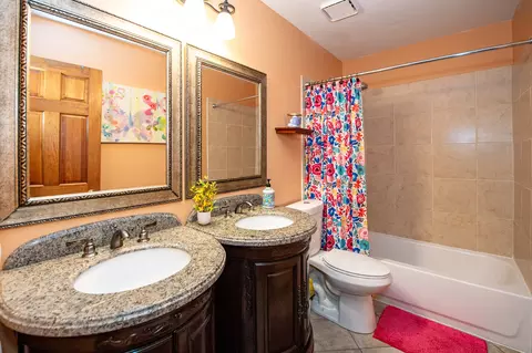 Bath - 731 Hackberry Ln, Algonquin, IL 60102 photo 4 of 5