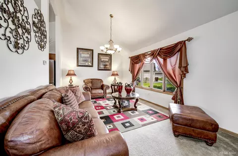 Living - 5154 County Fair Ct, Monee, IL 60449 photo 3 of 5