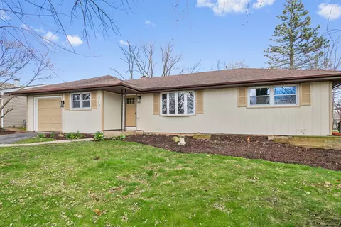 2110 Old Elm Rd, Lindenhurst, IL 60046