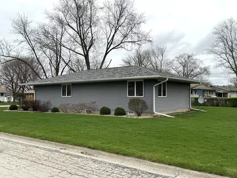 Exterior - 206 E 5th St, Herscher, IL 60941 photo 4 of 5