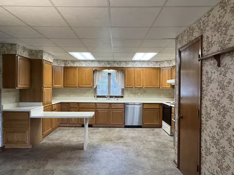 Kitchen - 206 E 5th St, Herscher, IL 60941 photo 3 of 5