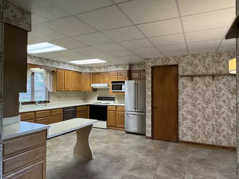Kitchen - 206 E 5th St, Herscher, IL 60941 photo 4 of 5