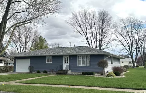 206 E 5th St, Herscher, IL 60941