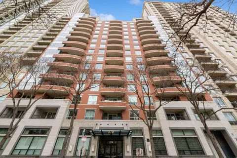 270 E Pearson St #1002, Chicago, IL 60611
