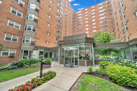 4970 N Marine Dr #322, Chicago, IL 60640