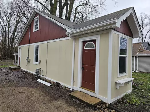 521 Charlotte Ave, Crystal Lake, IL 60014
