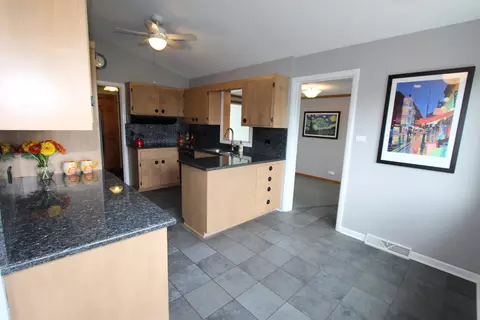 Kitchen - 2053 Cedar St, Des Plaines, IL 60018 photo 2 of 4