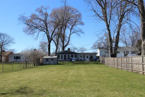 Exterior - 2053 Cedar St, Des Plaines, IL 60018 photo 3 of 5