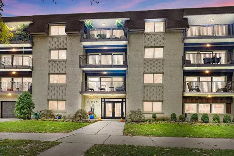 339 Home Ave #3C, Oak Park, IL 60302