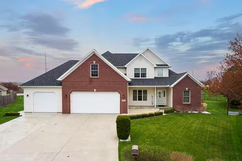 114 Kendahl Ct, Hudson, IL 61748
