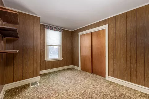 Bedroom - 123 E Van Buren St, Ottawa, IL 61350 photo 4 of 4