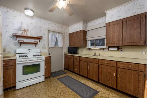Kitchen - 123 E Van Buren St, Ottawa, IL 61350 photo 1 of 3