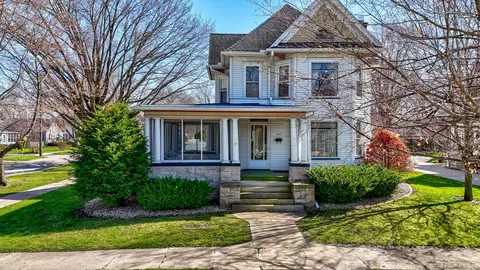Exterior - 123 E Van Buren St, Ottawa, IL 61350 photo 2 of 11