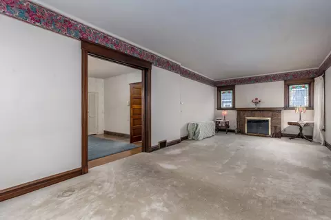 Living - 123 E Van Buren St, Ottawa, IL 61350 photo 1 of 3