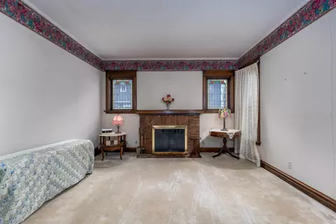 Living - 123 E Van Buren St, Ottawa, IL 61350 photo 2 of 3