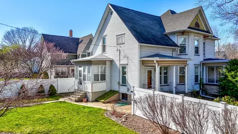 Exterior - 123 E Van Buren St, Ottawa, IL 61350 photo 7 of 11